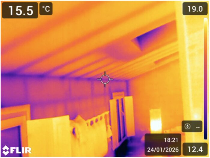 Individuazione tessitura muraria e posizione travetti nel tetto prima di un intervento di ristrutturazione